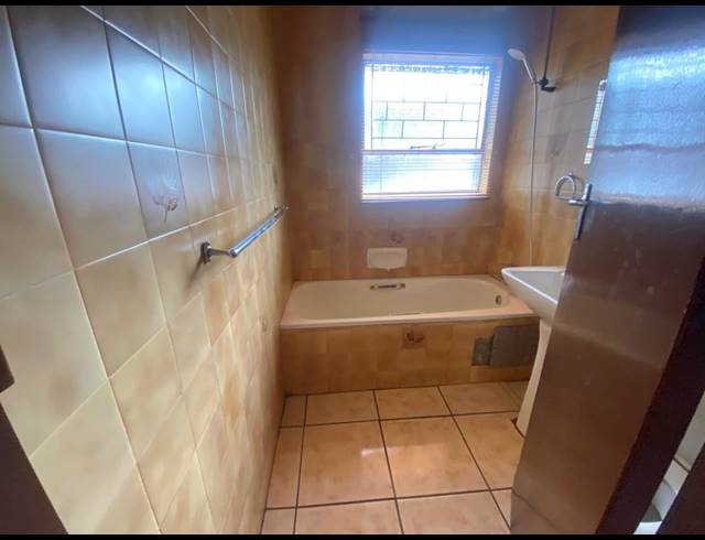 3 BEDROOM FLAT FOR SALE IN VEREENIGING CENTRAL